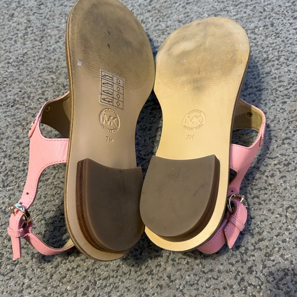 Michael Kors Plate 🎀 pink sandals - Picture 4 of 6